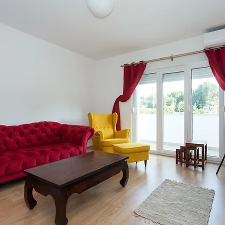 Vintage Apartment